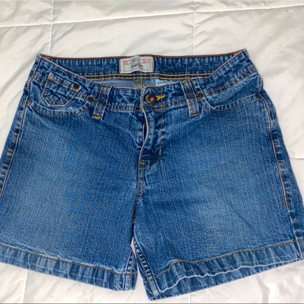 Size 4 Brand Levi Strauss Vintage mid-rise denim shorts